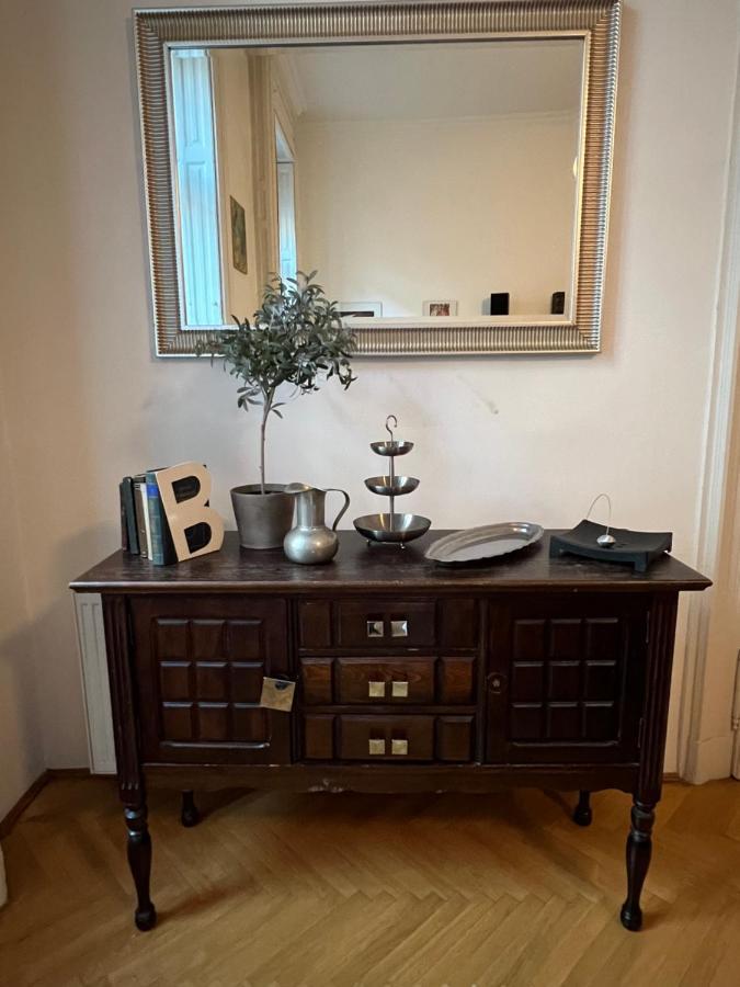 Bourgeois Elegance In The Heart Of Budapest Exterior photo