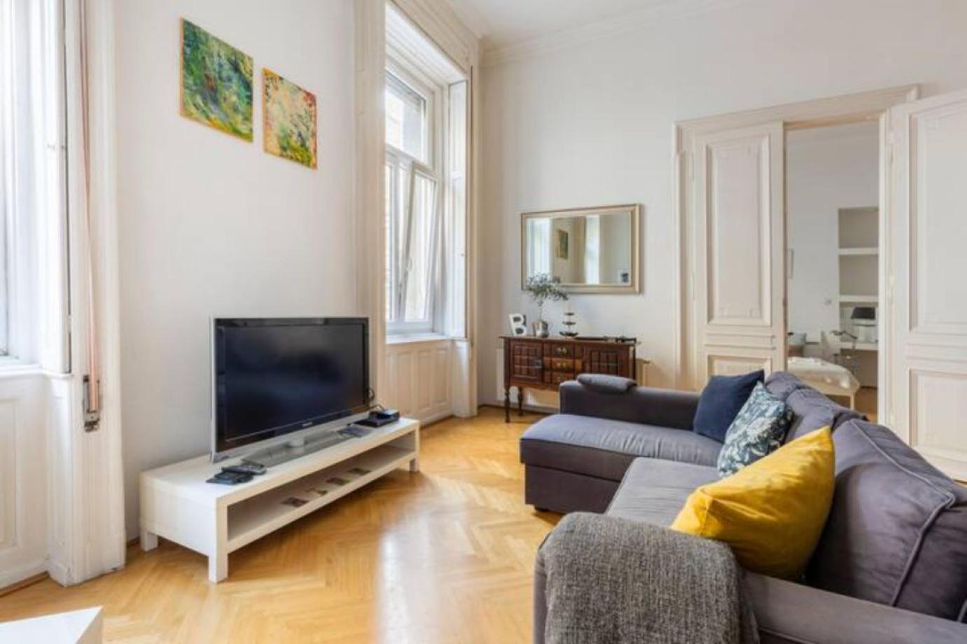 Bourgeois Elegance In The Heart Of Budapest Exterior photo