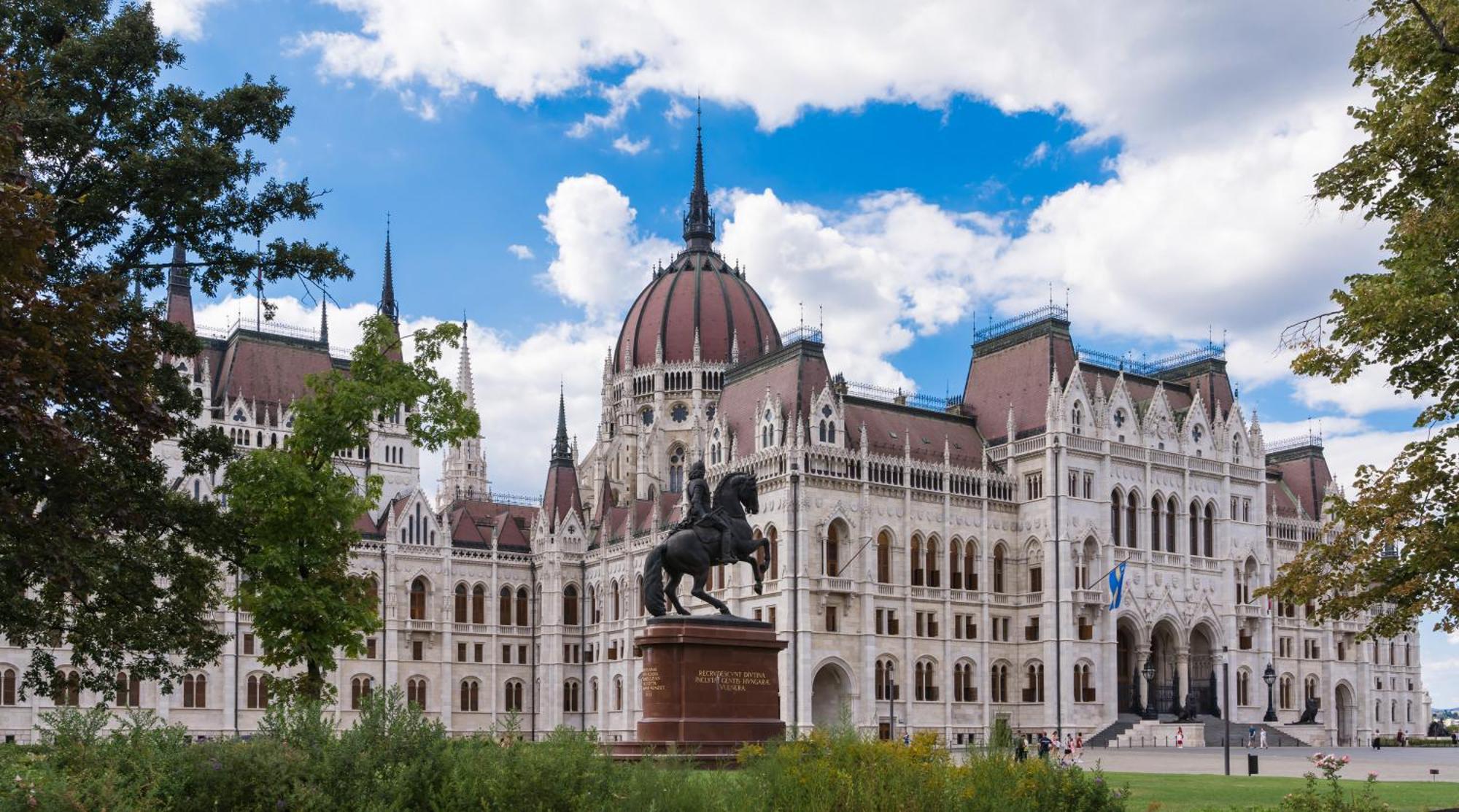 Bourgeois Elegance In The Heart Of Budapest Exterior photo